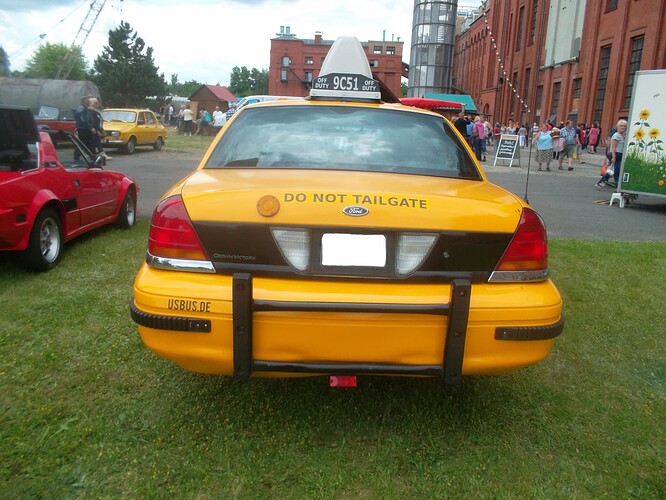 Yellow_Taxi_Ford_Crown_Victoria_(rear)